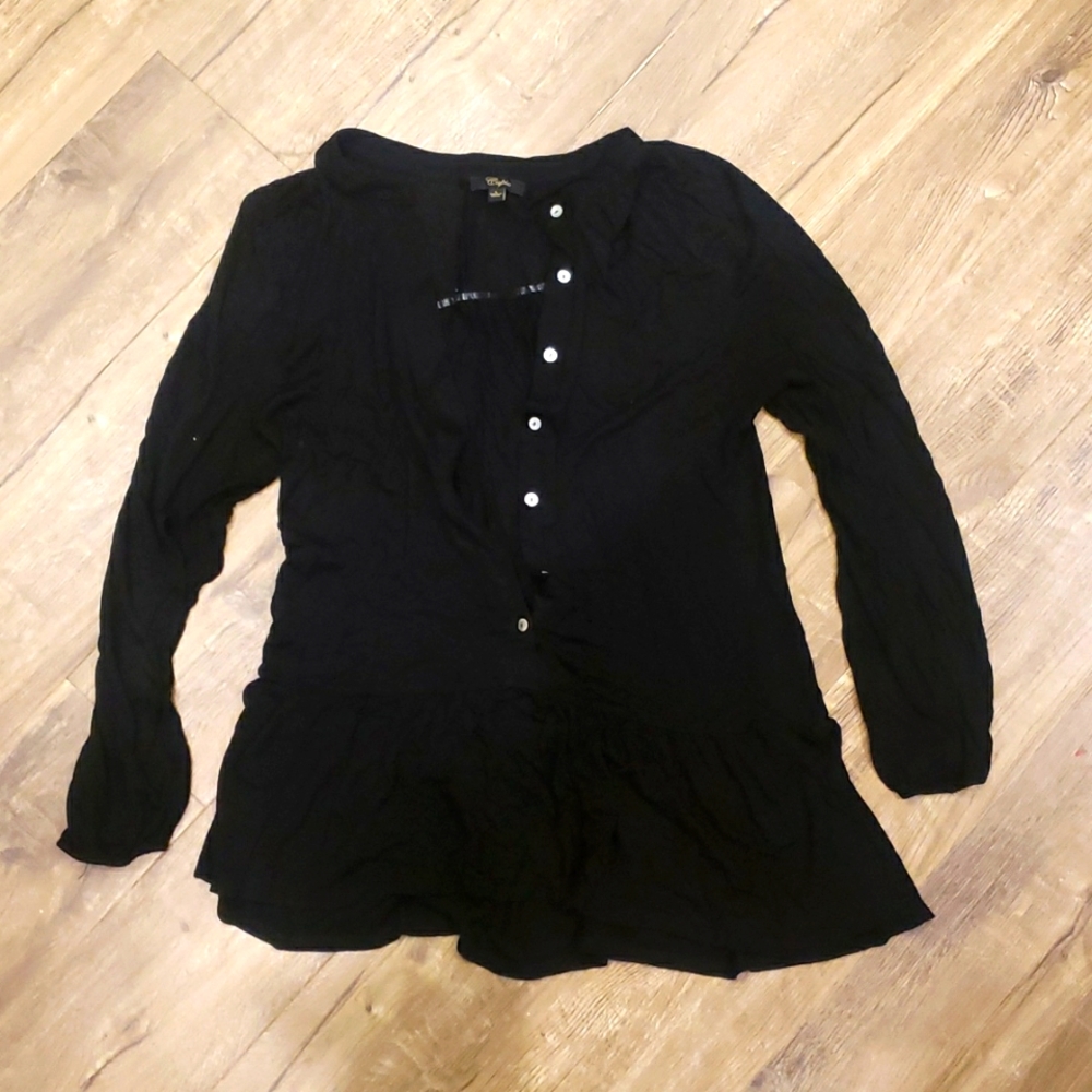 Back long sleeve top with mother of pearl button detail